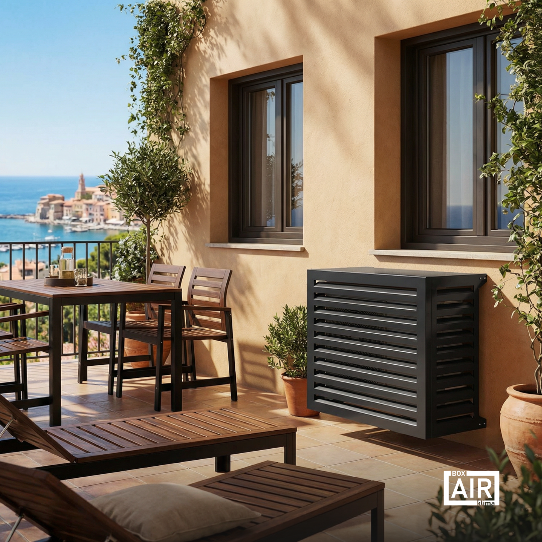 Copertura Blade antracite Box Air Klima per unità esterna di condizionatore e pompa di calore, pensata per migliorare estetica e durata dell’impianto.