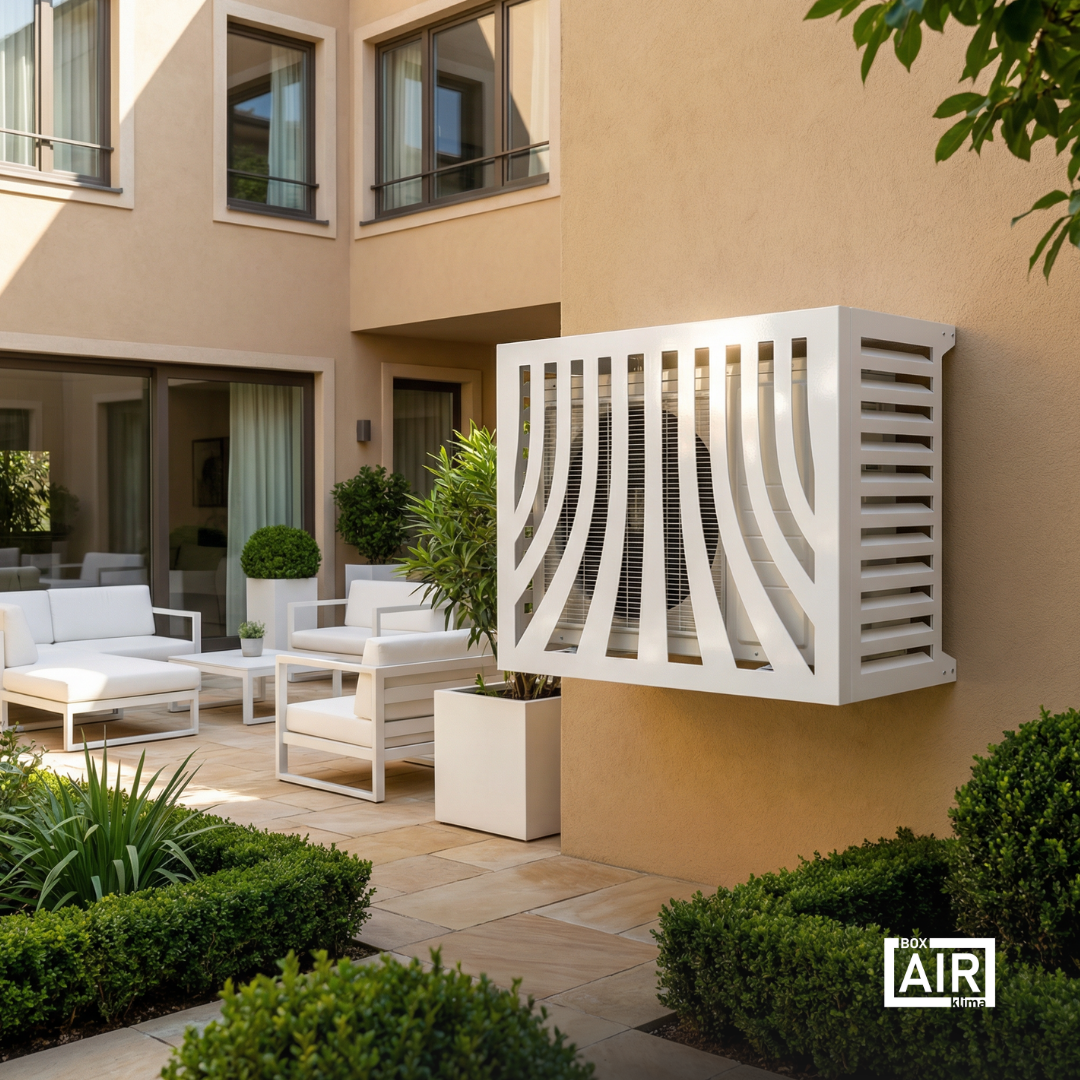 Cache clim extérieur Provence blanc pour protéger le groupe extérieur contre intempéries, débris e usura estetica nel tempo.