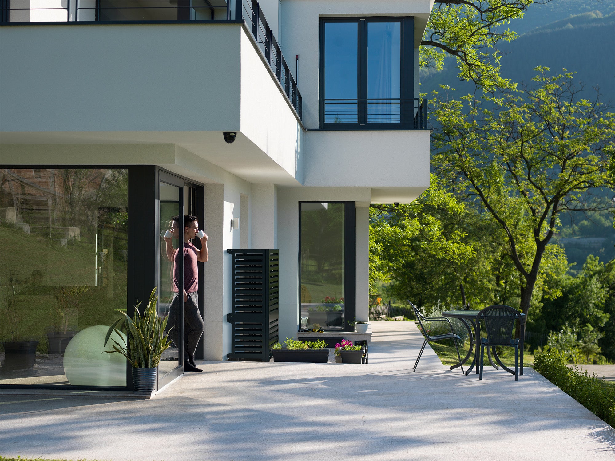 Anthracite cover at mountain-view Italian villa – modern architecture, natural serenity, and full heat pump protection. compatible with Daikin ERLA-DV 03DV system.