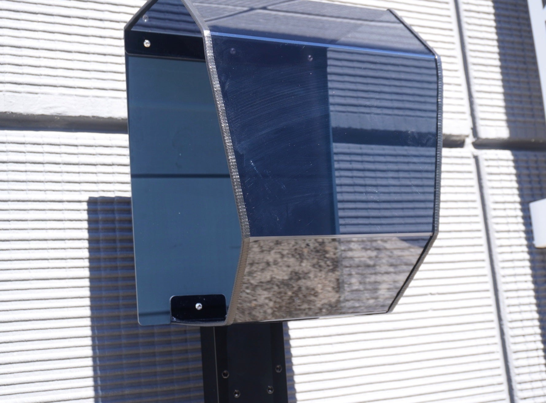 Crystal Shell VoltaCover - copertura reale in policarbonato per wallbox