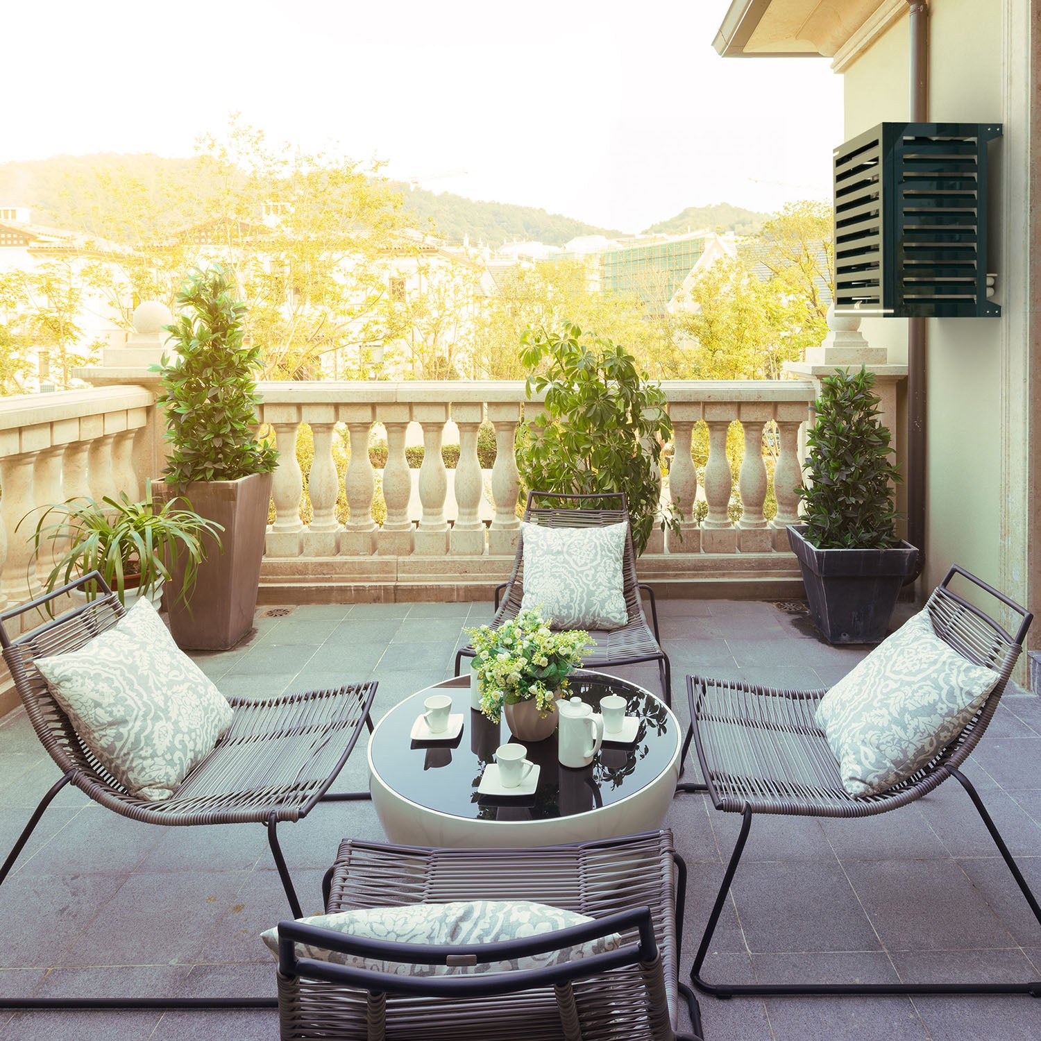 Anthracite outdoor AC cover – stylish protection for upscale terrace environments. Perfect installation on Argo Ulisse, combining practicality and design for compact outdoor systems.