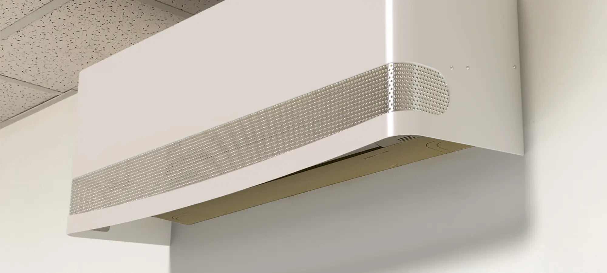 Air conditioner cover applied on a yellowed Daikin indoor split: smart decorative solution to hide and blend AC into room aesthetics.